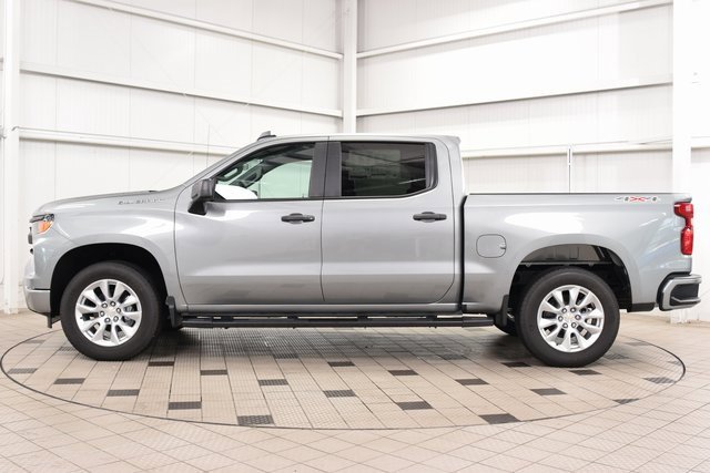2025 Chevrolet Silverado 1500 Custom photo 4