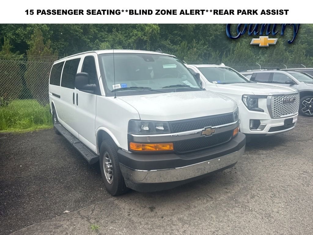 2025 Chevrolet Express 3500 LT Extended's photo