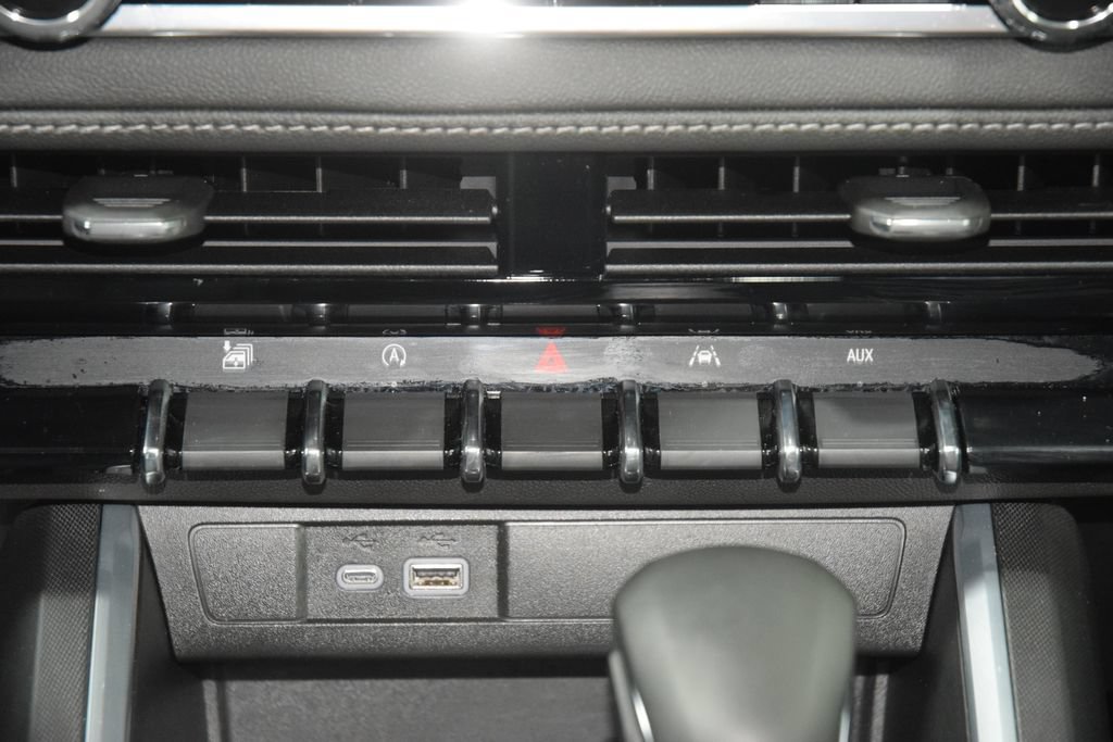 2024 Chevrolet Colorado LT - Photo 35