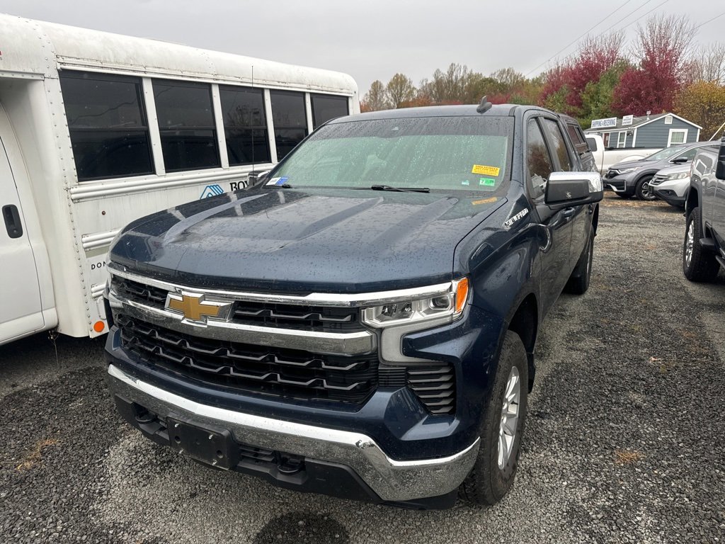 2022 Chevrolet Silverado 1500 LT photo 2