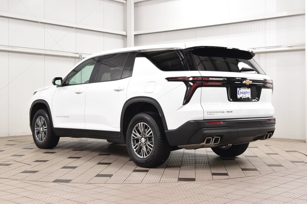 2024 Chevrolet Traverse LS - Photo 6