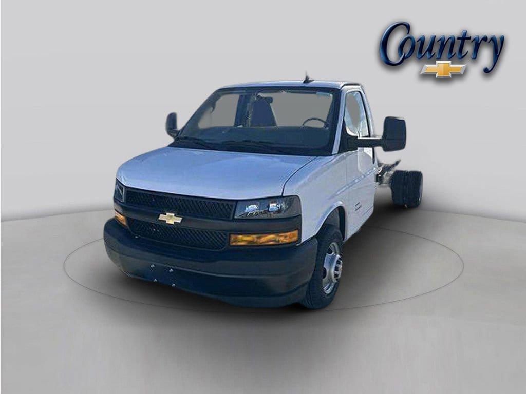 2026 Chevrolet Express 4500 159" WB's photo