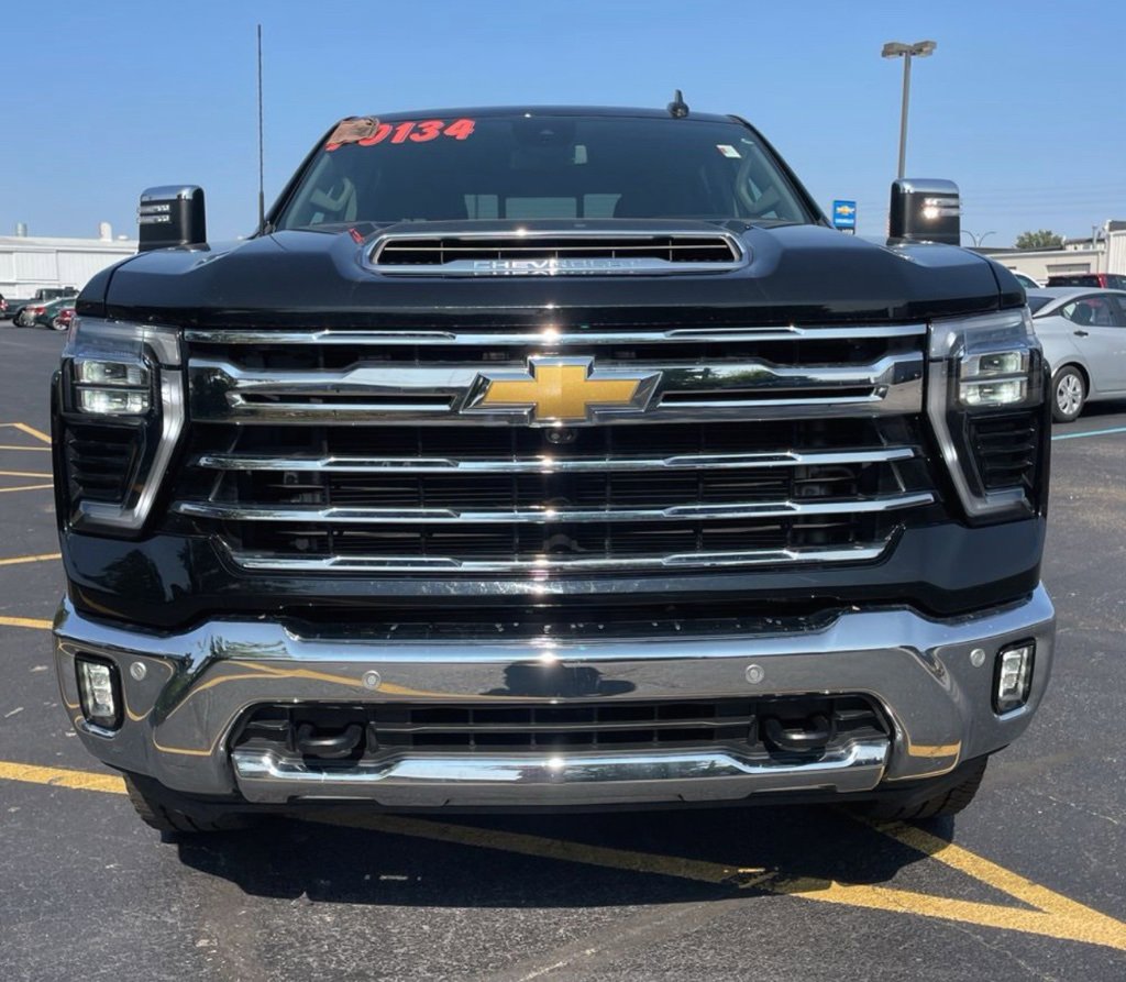 2024 Chevrolet Silverado 3500HD LTZ photo 2