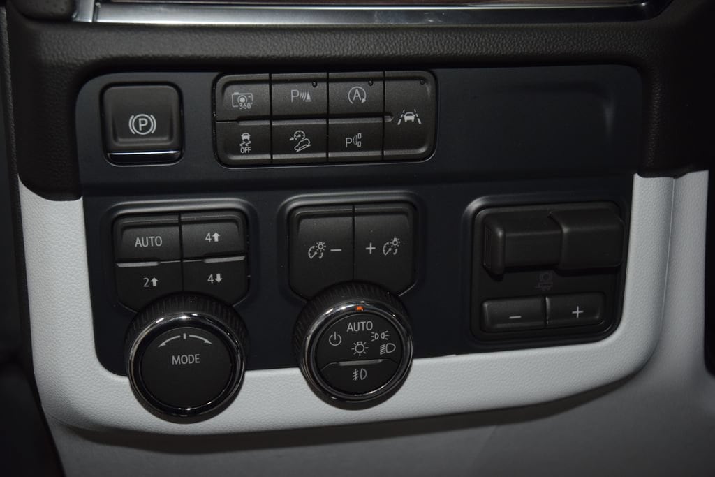 2026 Chevrolet Suburban Premier - Photo 36