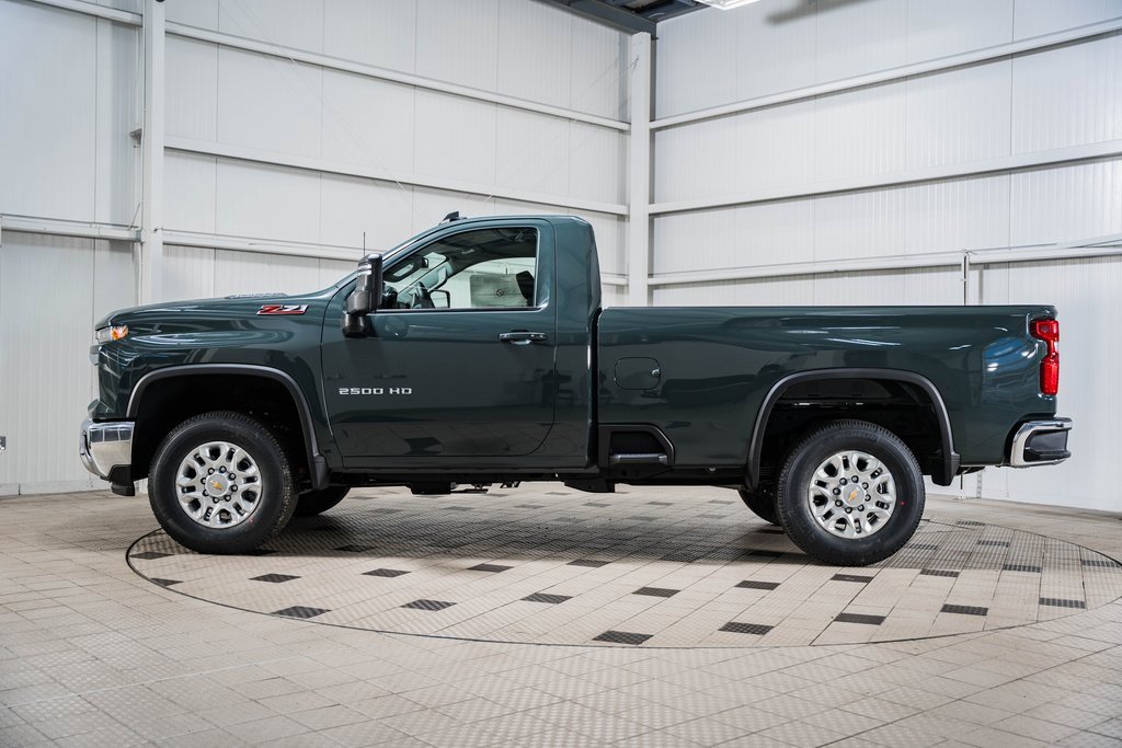 2025 Chevrolet Silverado LT photo 4