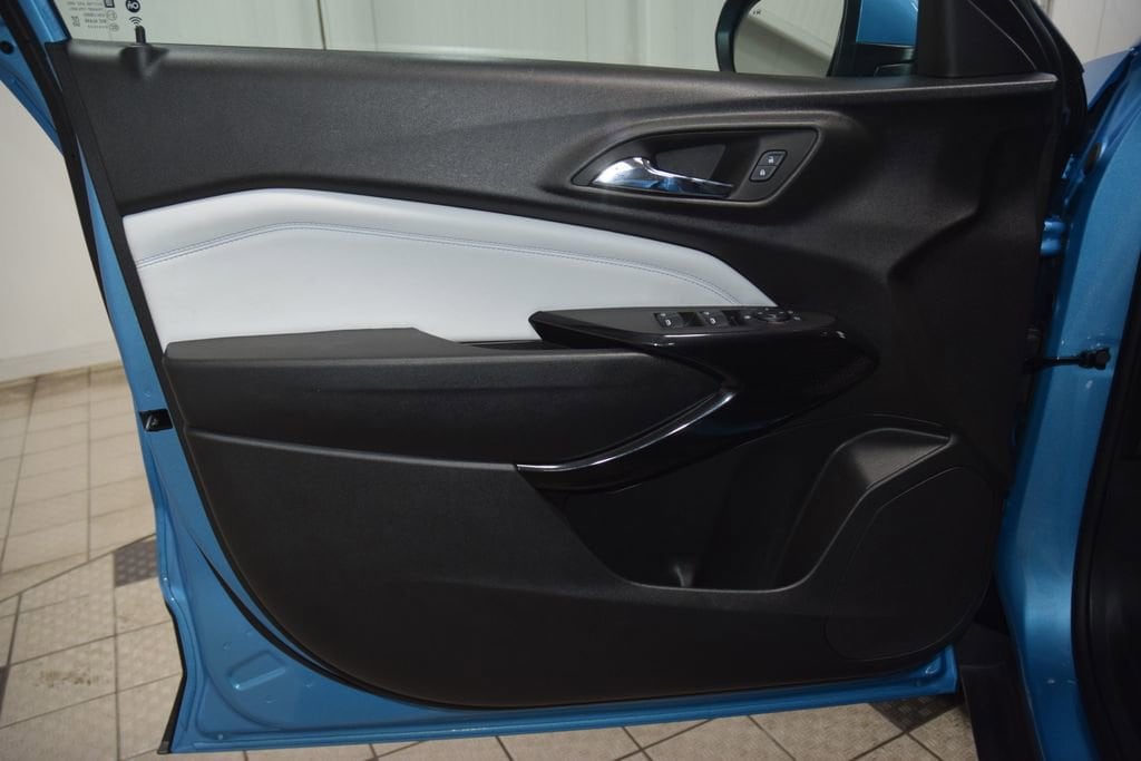 2025 Chevrolet Trax LT - Photo 42