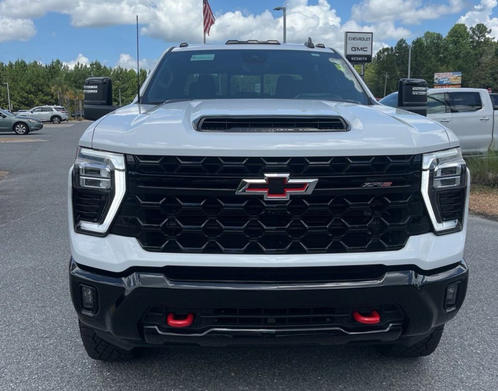 2024 Chevrolet Silverado 2500HD ZR2 photo 2
