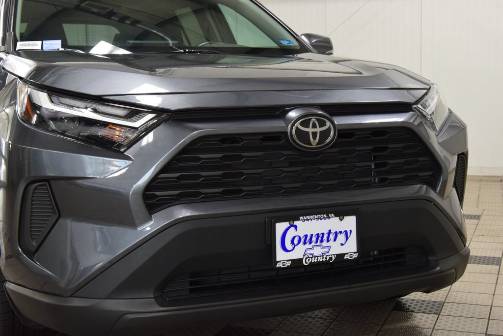 2022 Toyota RAV4 XLE - Photo 13