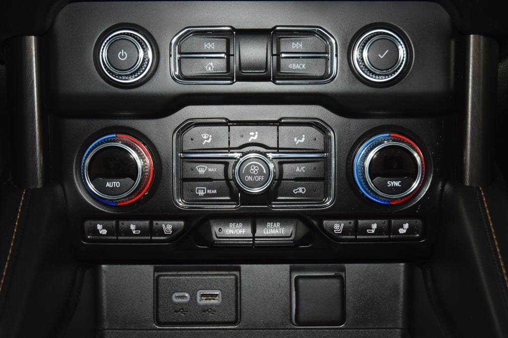 2024 GMC Yukon AT4 - Photo 35