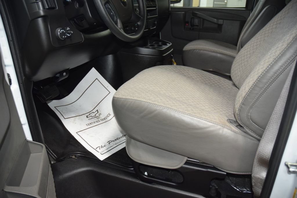 2025 Chevrolet Express Passenger LT - Photo 32
