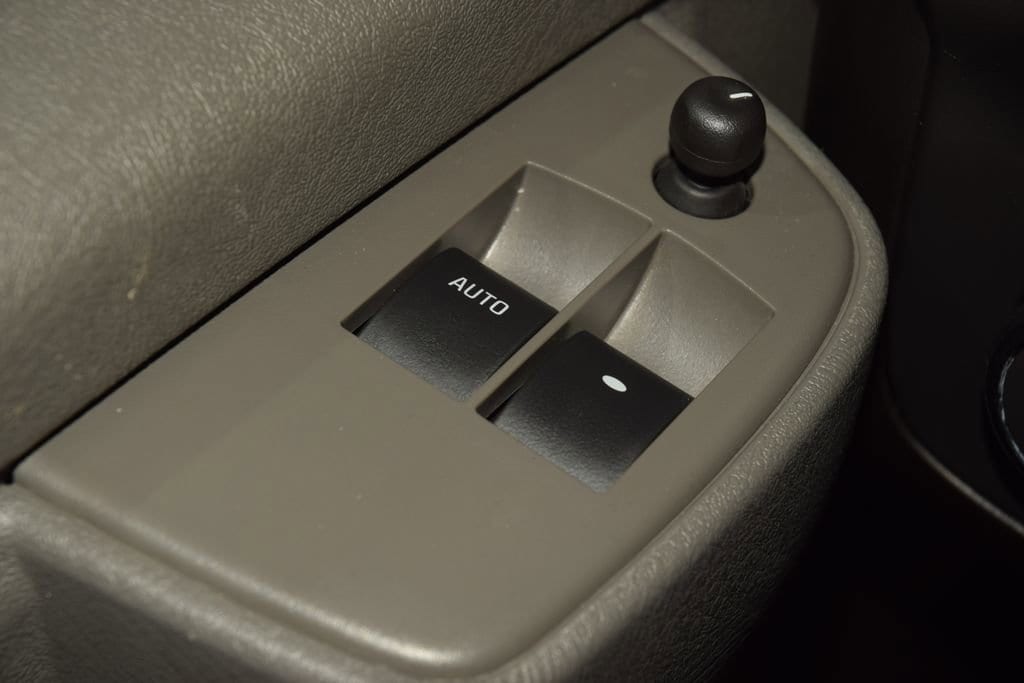 2025 Chevrolet Express Passenger LT - Photo 37