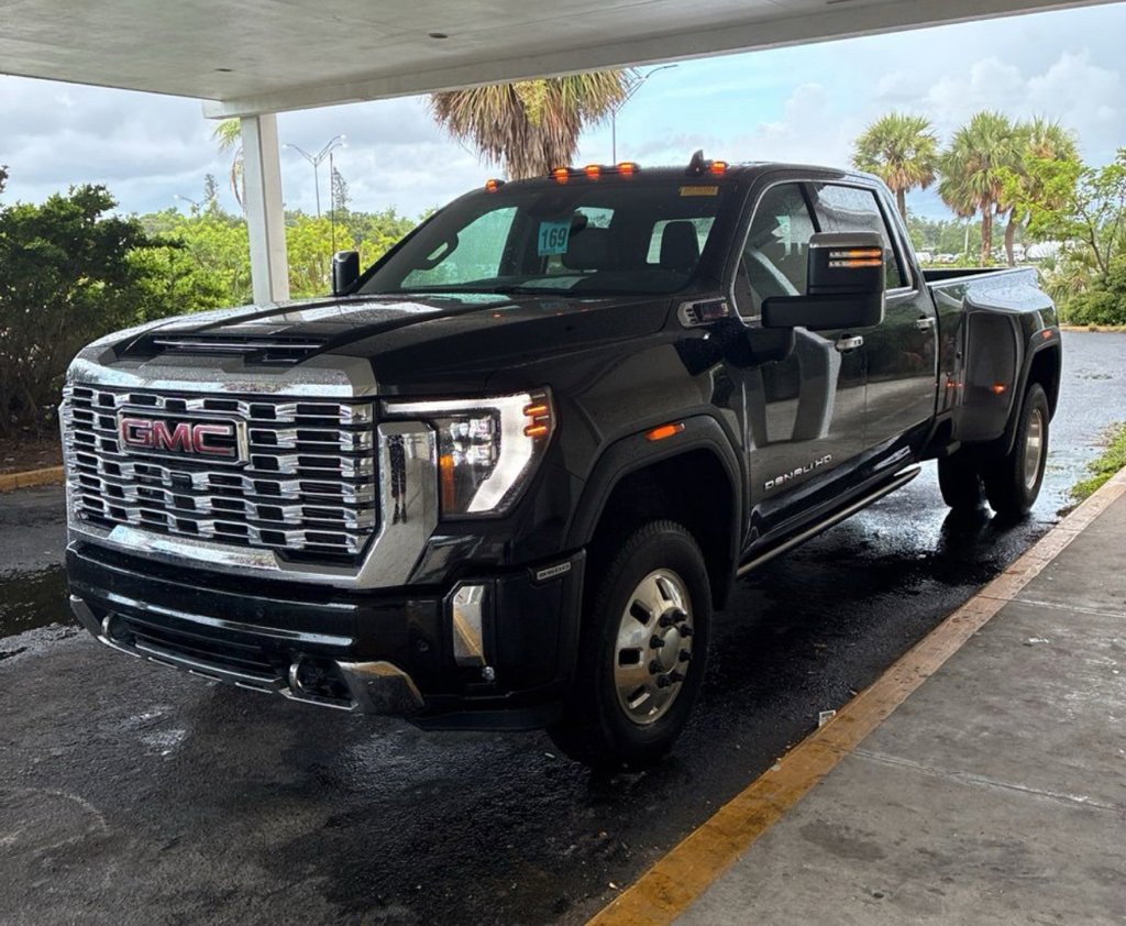 2024 Gmc Sierra 3500 HD Denali photo 3