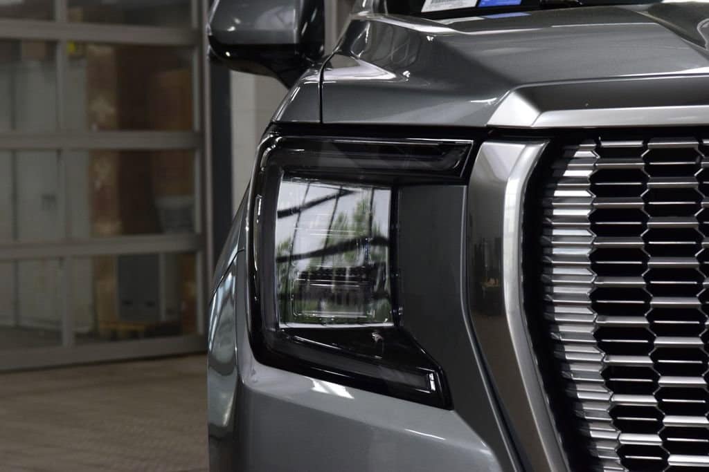 2024 GMC Yukon Denali - Photo 12