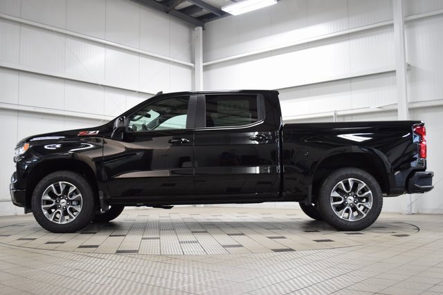 2025 Chevrolet Silverado 1500 RST photo 3