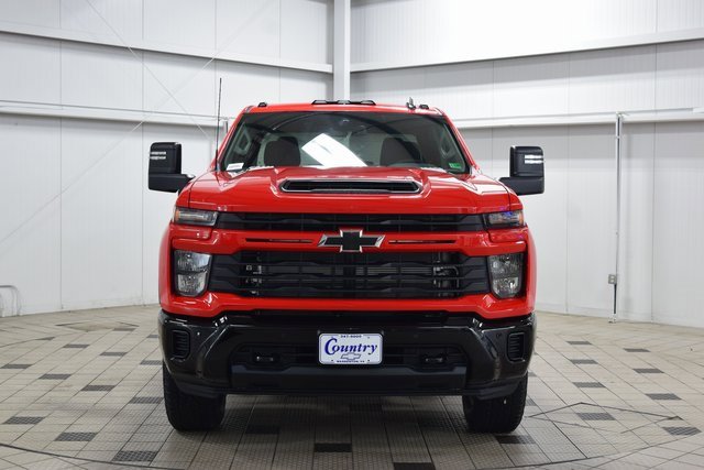2026 Chevrolet Silverado 2500HD Custom photo 2