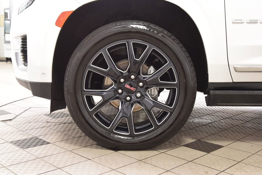 2024 GMC Yukon Denali - Photo 30