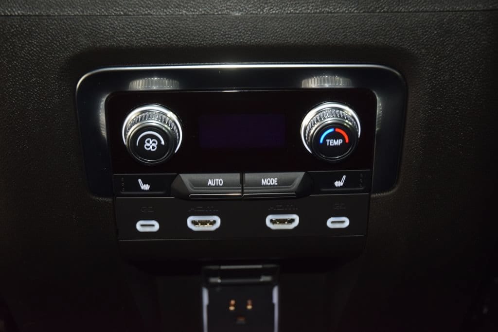 2024 GMC Yukon Denali - Photo 46