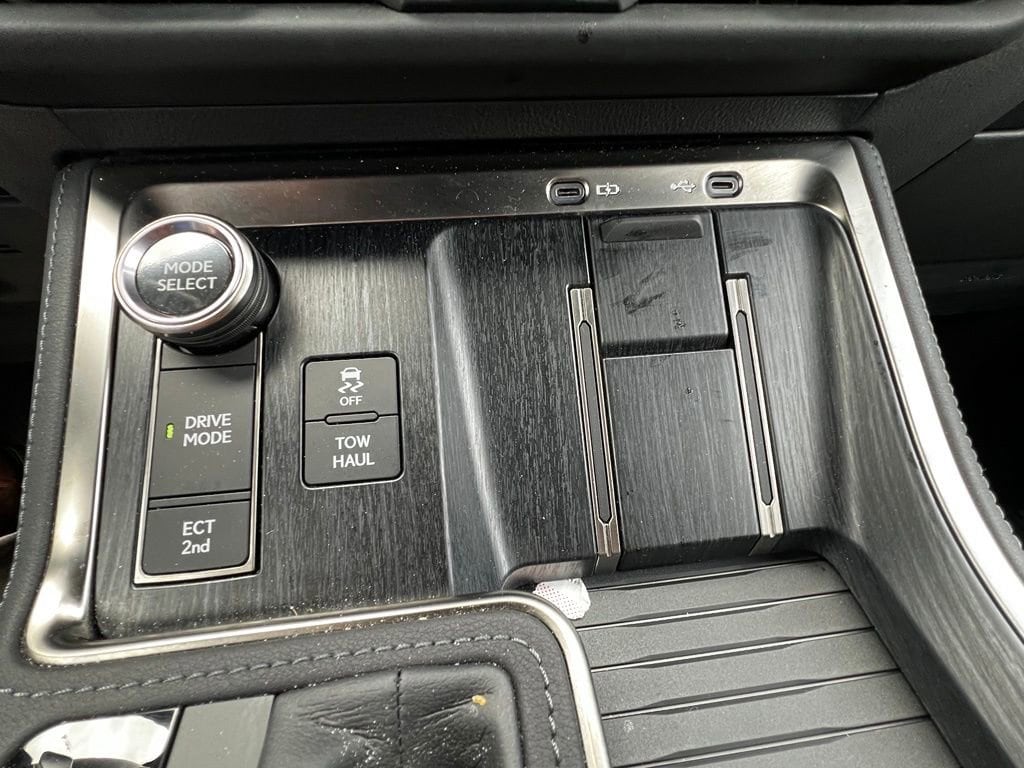 2025 Lexus GX Luxury - Photo 19