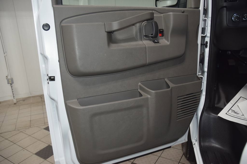 2025 Chevrolet Express Cargo Work Van - Photo 29
