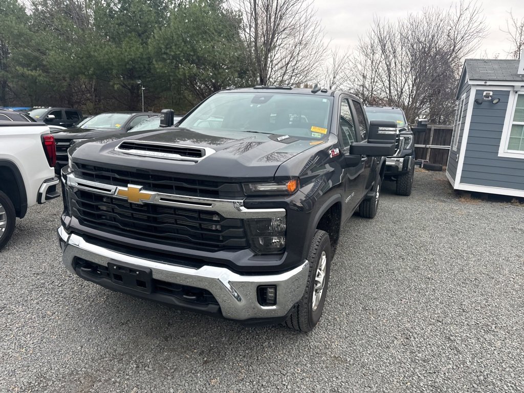 2024 Chevrolet Silverado 2500HD LT photo 3