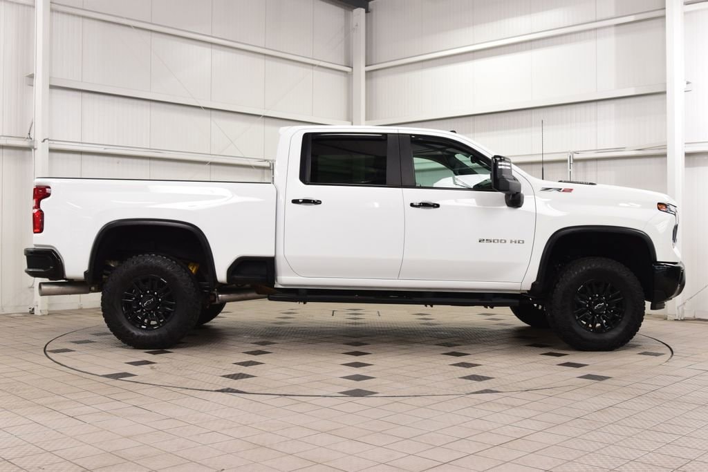 2024 Chevrolet Silverado 2500HD ZR2 - Photo 9