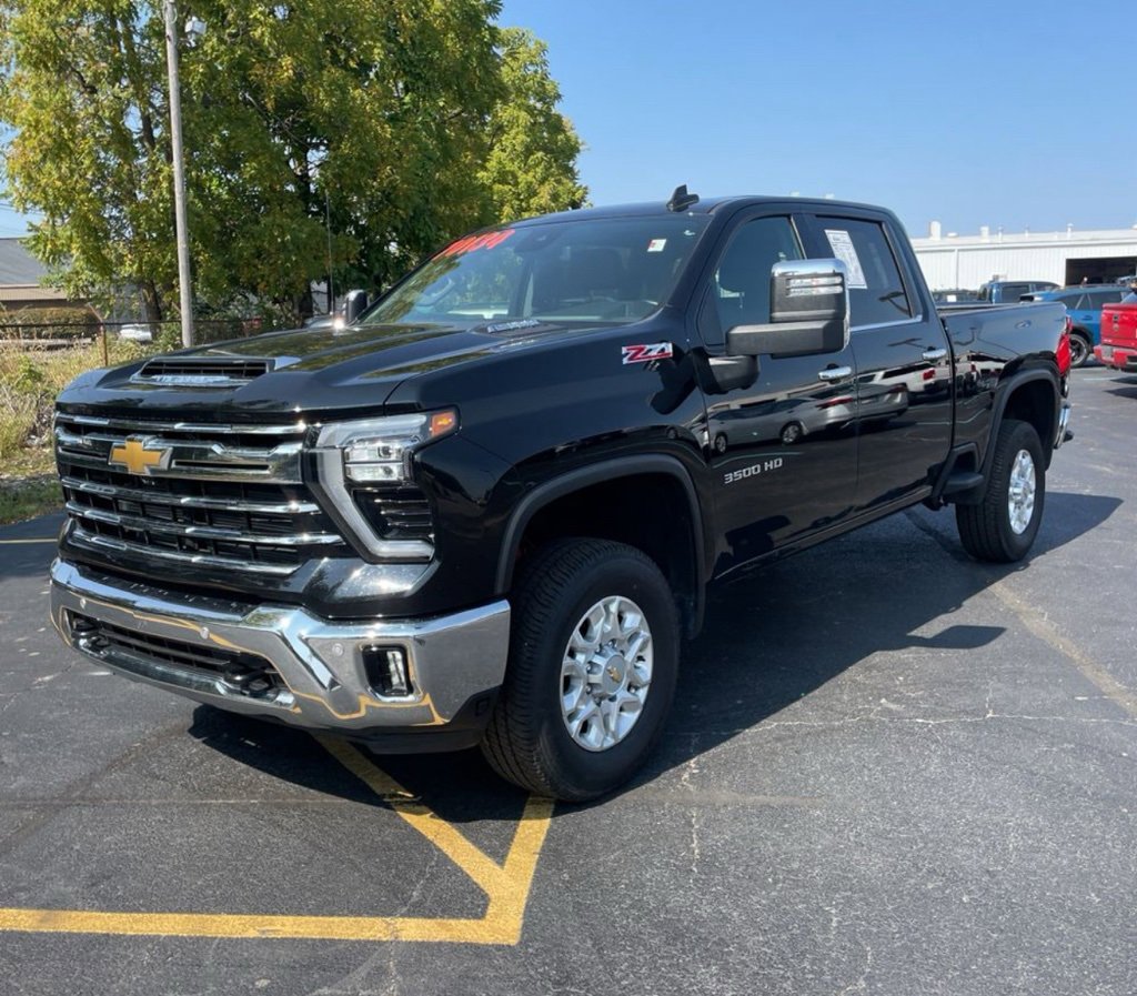 2024 Chevrolet Silverado 3500HD LTZ photo 3