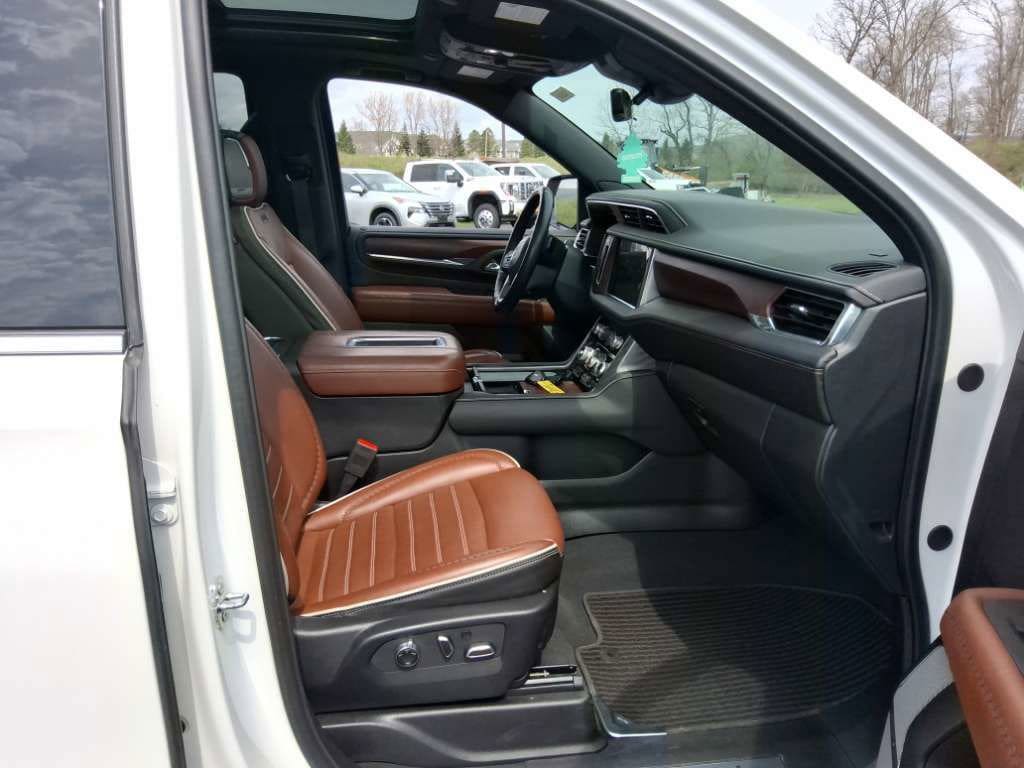 2024 GMC Yukon Denali Ultimate - Photo 21