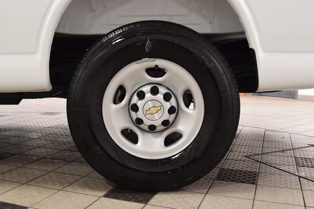 2025 Chevrolet Express Cargo Work Van - Photo 18