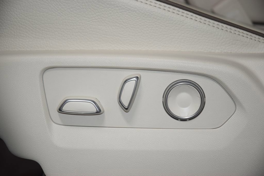 2024 GMC Yukon Denali - Photo 42