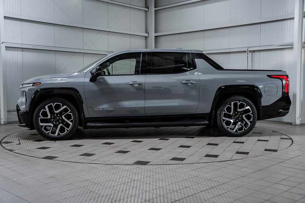 2025 Chevrolet Silverado EV RST photo 4
