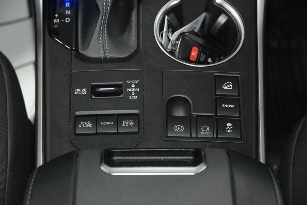2023 Toyota Highlander LE - Photo 32