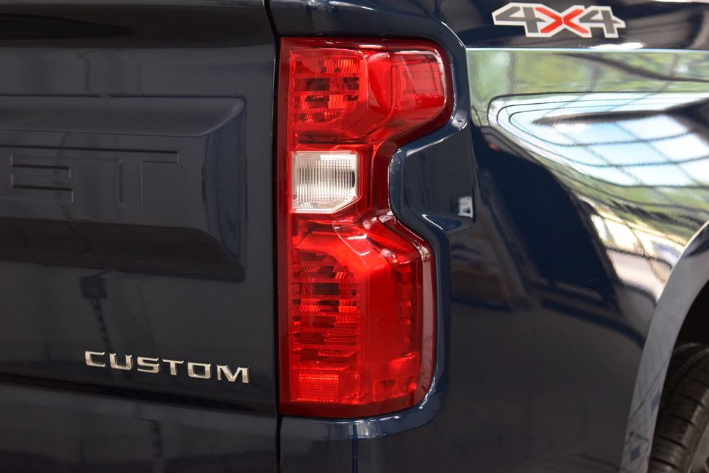 2023 Chevrolet Silverado 1500 Custom - Photo 18
