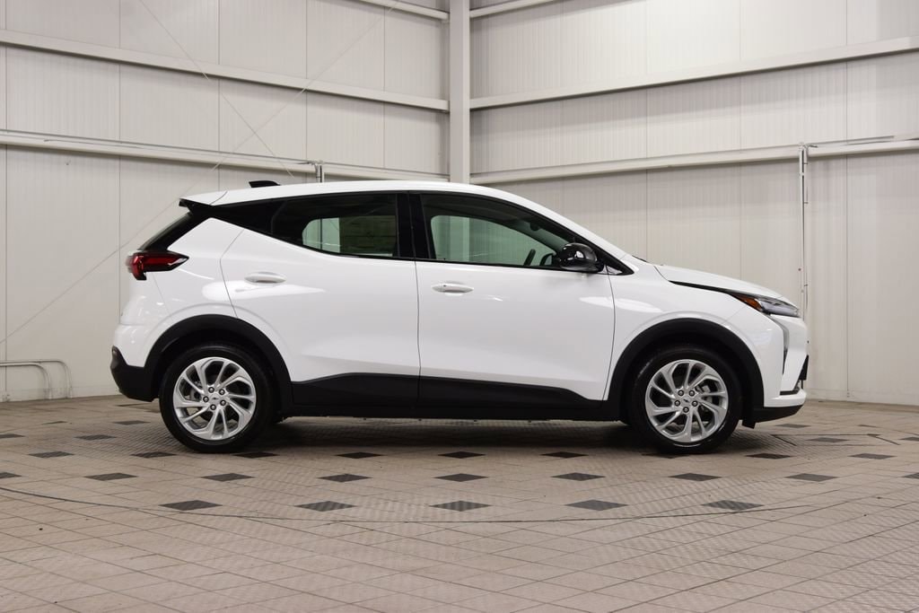 2027 Chevrolet Bolt LT - Photo 9