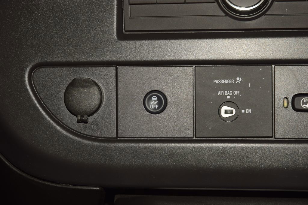 2025 Chevrolet Express Passenger LT - Photo 26