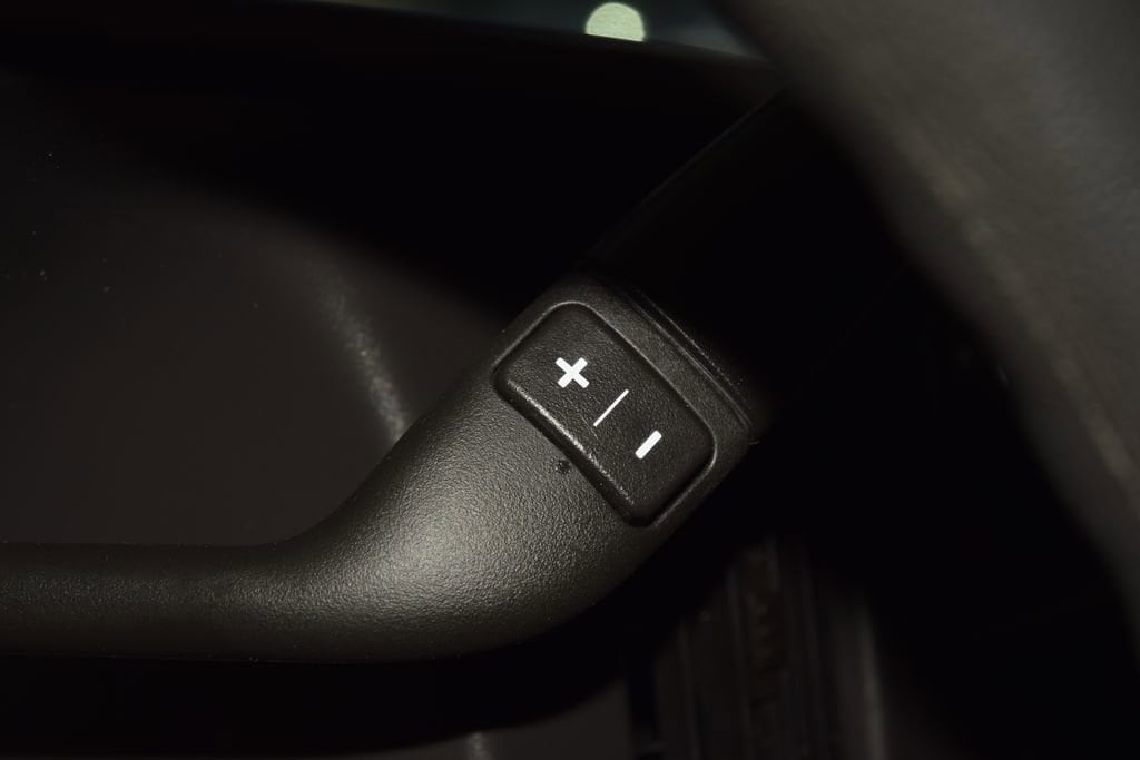 2025 Chevrolet Express Passenger LT - Photo 31