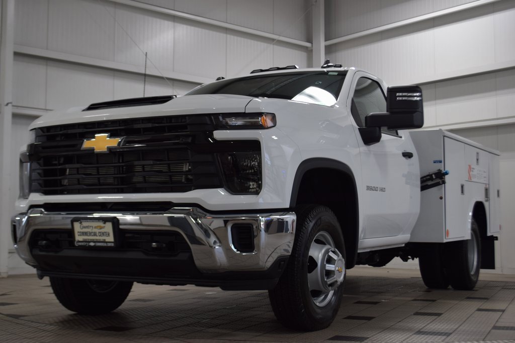 2025 Chevrolet Silverado 3500HD Work Truck photo 2