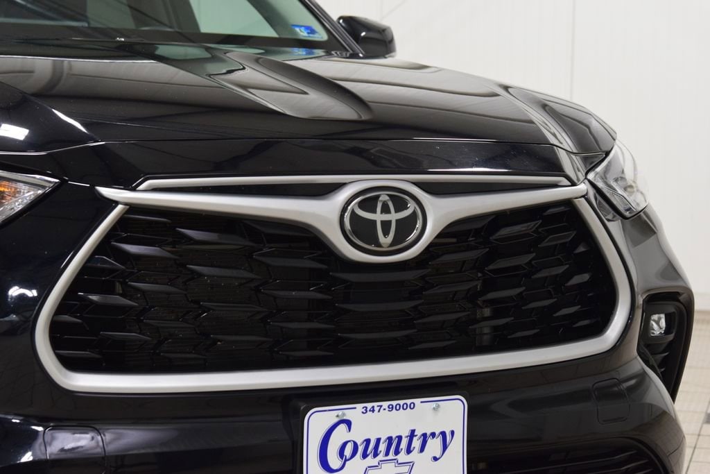 2023 Toyota Highlander LE - Photo 11