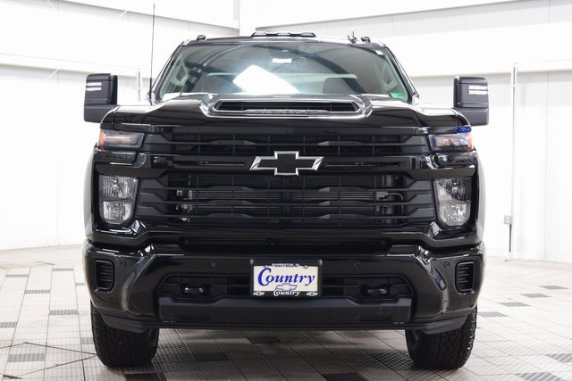 2025 Chevrolet Silverado Custom photo 2