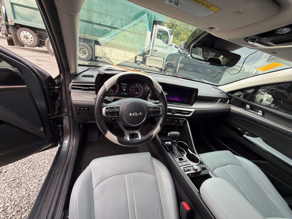 2023 Kia K5 EX - Photo 17