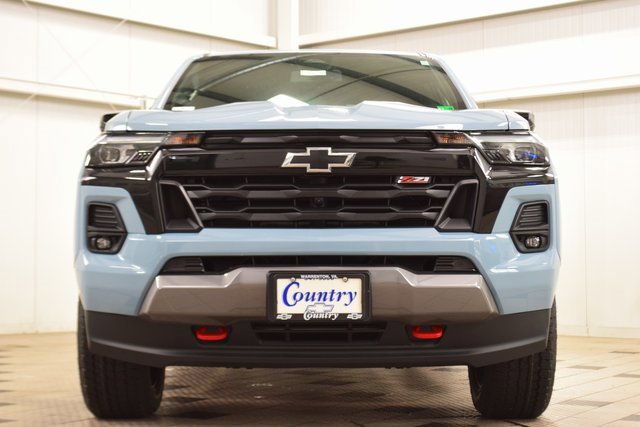 2025 Chevrolet Colorado Z71 photo 2