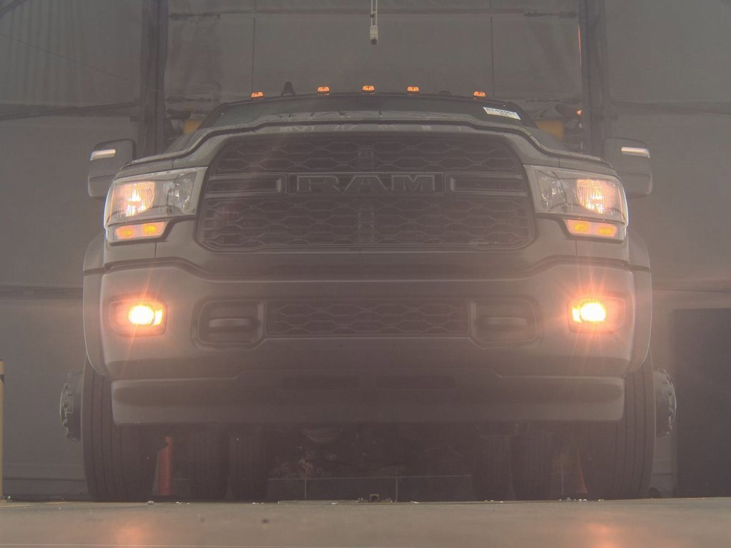 2024 Ram 5500 Tradesman photo 2