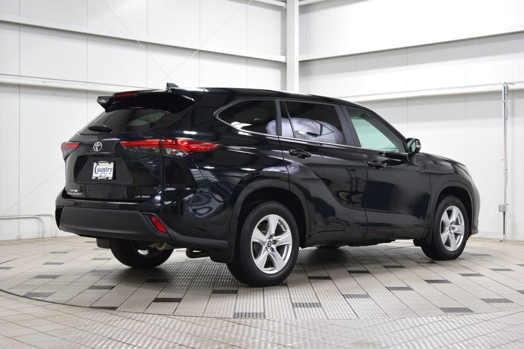 2023 Toyota Highlander LE - Photo 8