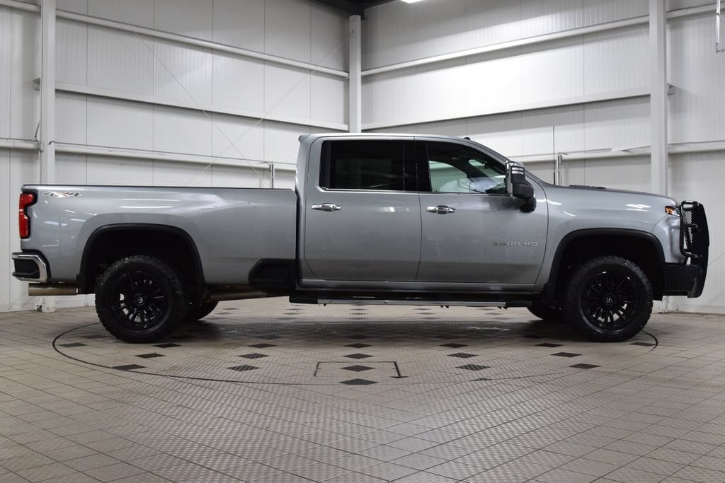 2025 Chevrolet Silverado 3500HD LTZ - Photo 9
