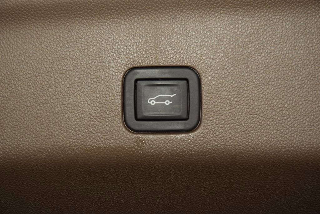 2024 GMC Yukon Denali - Photo 28