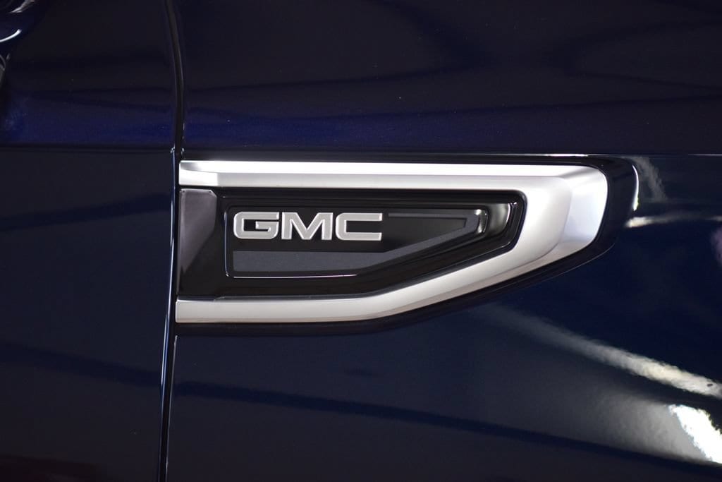 2024 GMC Yukon Denali - Photo 16