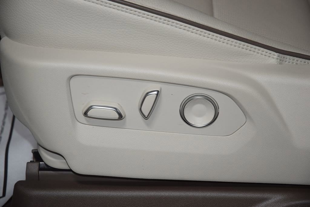 2024 GMC Yukon Denali - Photo 42