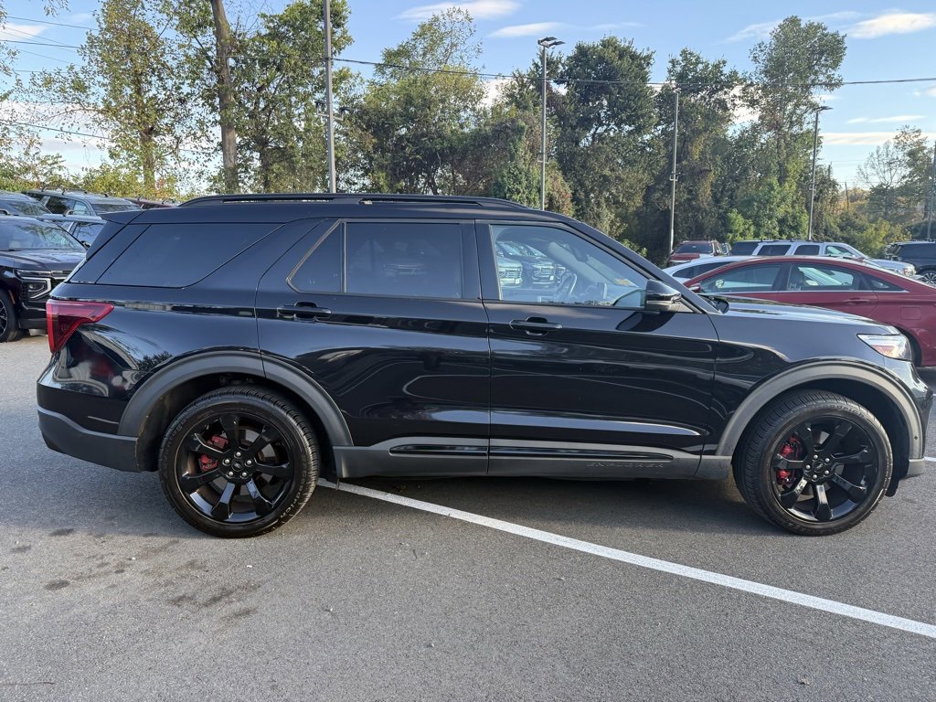 2021 Ford Explorer ST photo 4