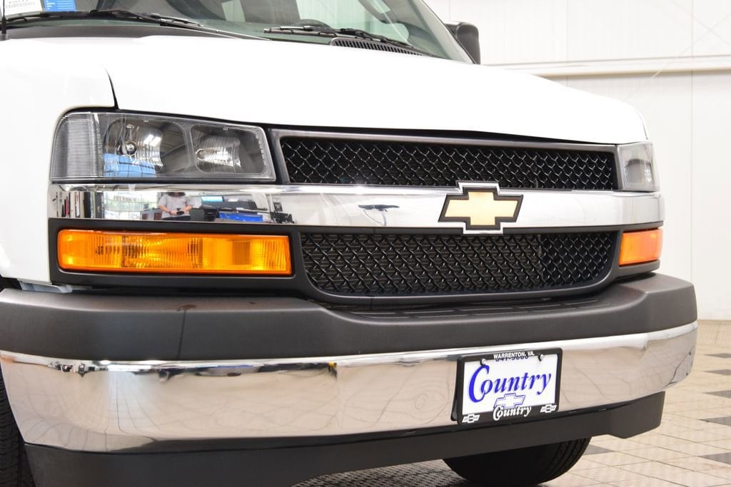 2025 Chevrolet Express Passenger LT - Photo 8