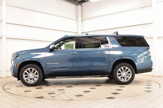 2025 Chevrolet Suburban Premier photo 4
