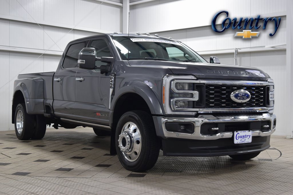 2023 Ford F-450 Super Duty Lariat's photo